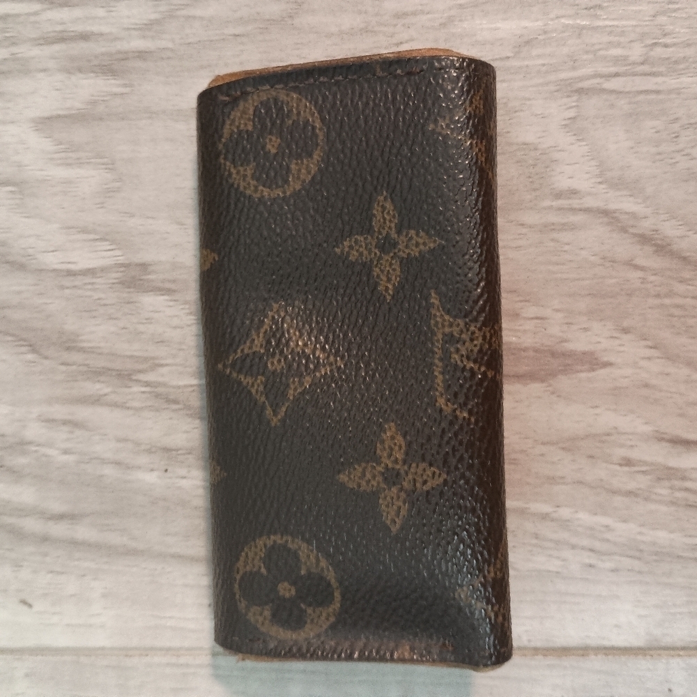 LOUIS VUITTON Key Case Monogram Beige Monogram Canvas Authentic - Picture 2 of 8